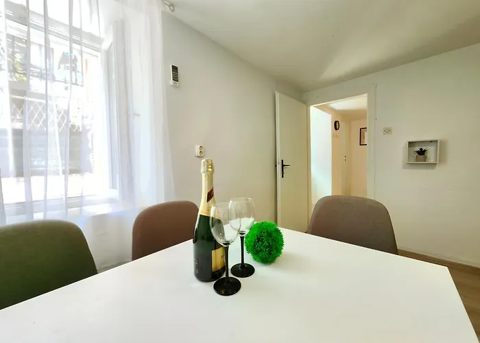 Eve In Διαμέρισμα